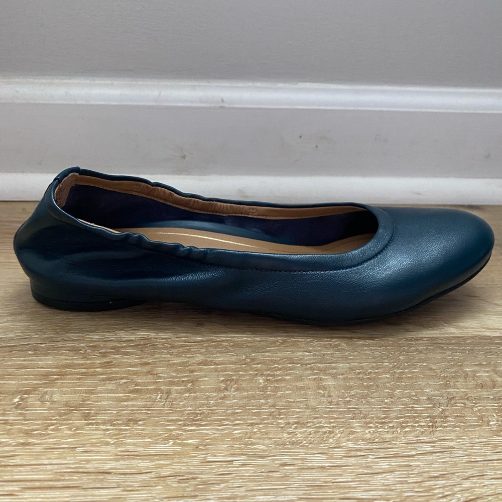 Vionic Caroll Ballet Flats with Elastic Detailing for Comfort in Navy Blue - Picture 4 of 11